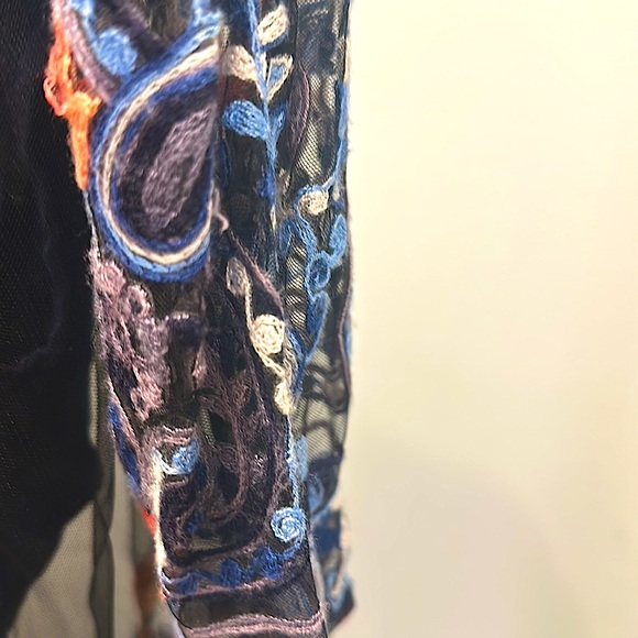 Vince Brand navy shirt & black floral, embroidered open front duster. XS/S - Picture 5 of 6